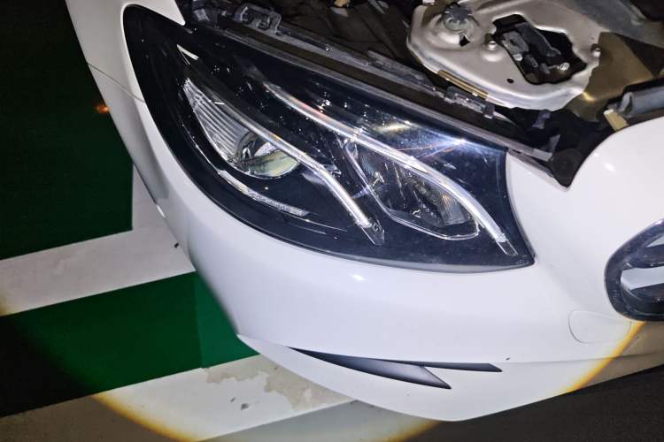 Used Mercedes-Benz E-Class 2017 E 300 L Sporty and Stylish Model Right Front Headlight