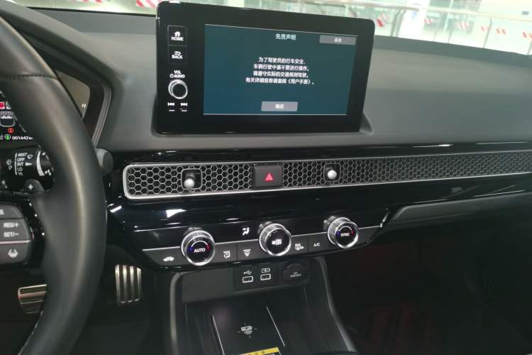 Used Honda Civic 2023 HATCHBACK 2.0L eHEV Extreme Control Edition Audio And AC Panel