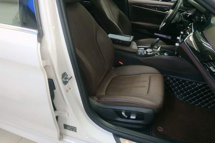 Used BMW 5 Series 2020 525Li M Sport Package Right Front Seat