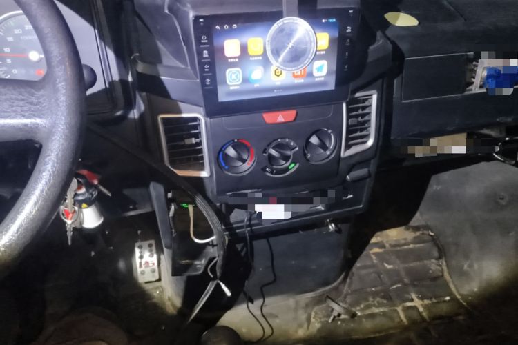 Used Iveco Daily 2020 2.5T A35 Passenger Van with Dual Tires Low Roof 5-9 Seats China V Emission Standard
