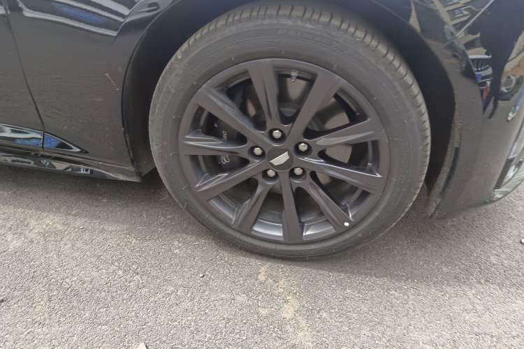 Used Cadillac CT5 2024 28T Prestige Edition Right Front Wheel Hub