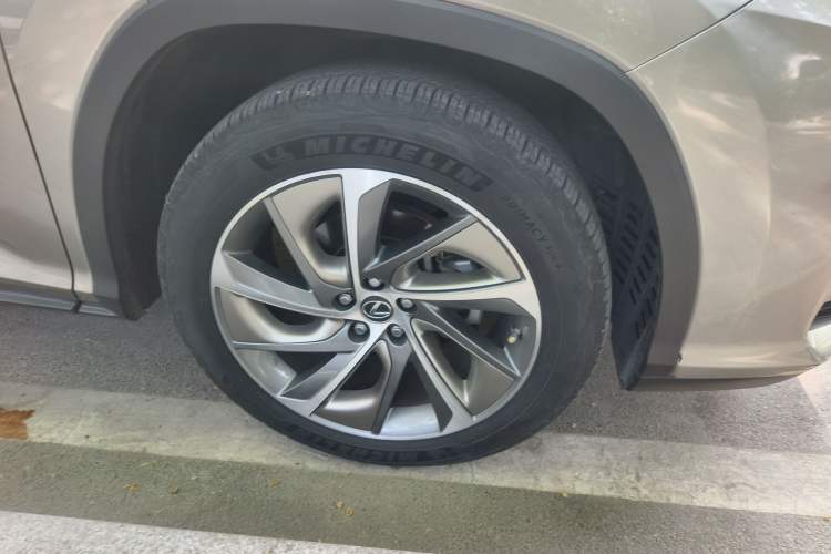 Used Lexus RX 2016 300 4x4 Elegant Edition China VI Right Front Wheel Hub