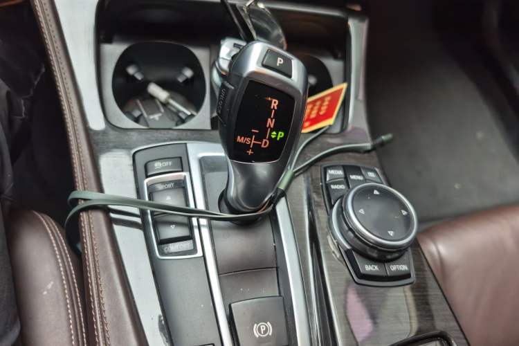 Used BMW 5 Series 2013 525Li Leading Model
