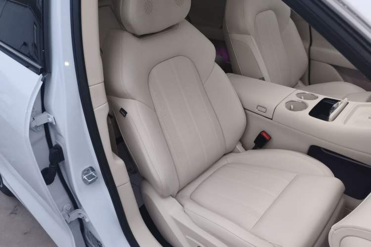 Used VOYAH FREE 2025 Model FREE+ Rear-Drive Qiankun Edition Right Front Seat