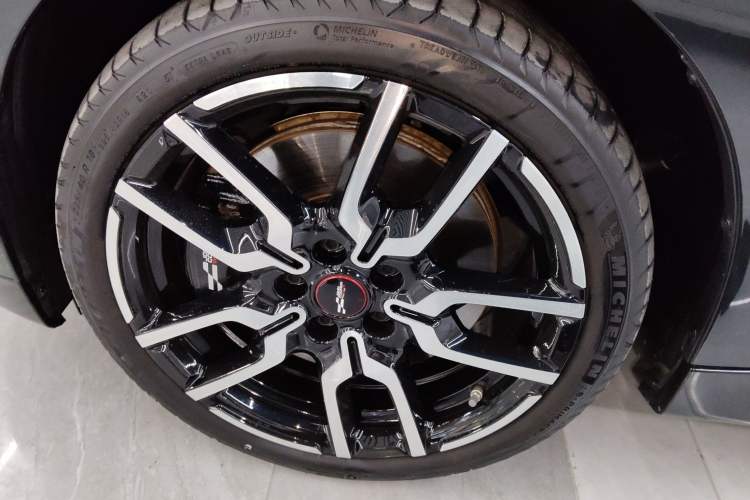 Used MINI Electric COOPER 2024 452km COOPER SE Racing Driver Left Front Wheel Hub