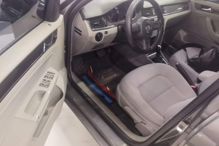 Used Volkswagen Bora 2013 1.6L Automatic Fashion Model Driver Seat