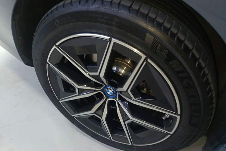 Used BMW i5 2024 eDrive 35L M Sport Package Exterior 5