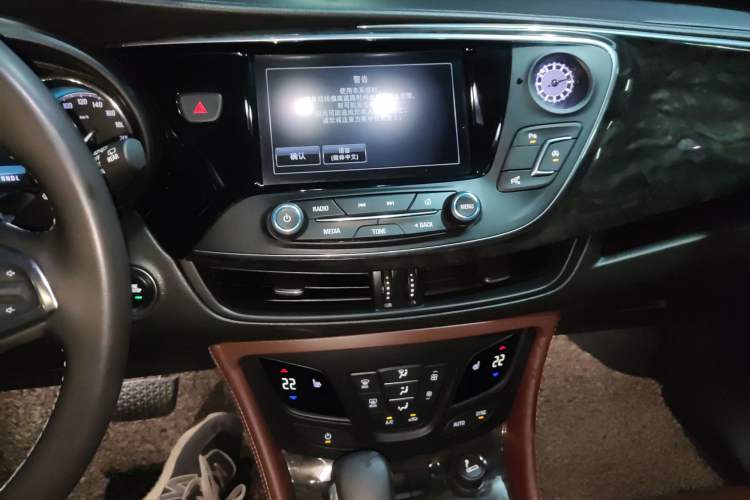 Used Buick Envision 2015 20T Four-Wheel Drive Luxury Model Audio And AC Panel