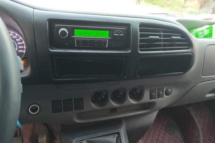 Used JMC Transit 2019 2.8T Commercial Version Short Wheelbase Mid-Roof 6-Seater China VI JX493 Audio And AC Panel