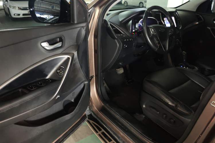 Used Hyundai Santa Fe 2015 2.0T Automatic Two-Wheel Drive Smart Version 5 Seats
