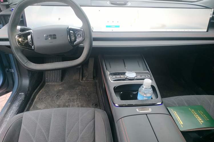 Used Geely Galaxy E8 2025 620 km All-Wheel Drive Starship LiDAR-Enabled Intelligent Driving Version Center Console