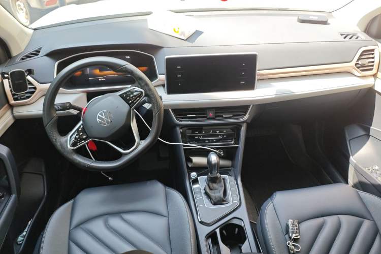 Used Volkswagen Tharu 2023 300TSI Two-Wheel-Drive Moonlight Edition