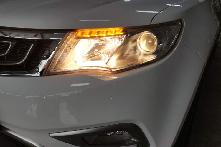 Used Geely Auto Emgrand X7 Sport 2016 1.8TD Automatic Smart Connectivity Version Left Front Headlight