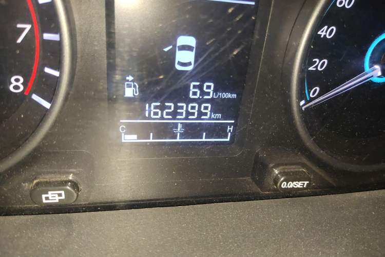 Used FORTHING Joyear S50 2014 1.5L Manual Luxury Model Odometer Close Up