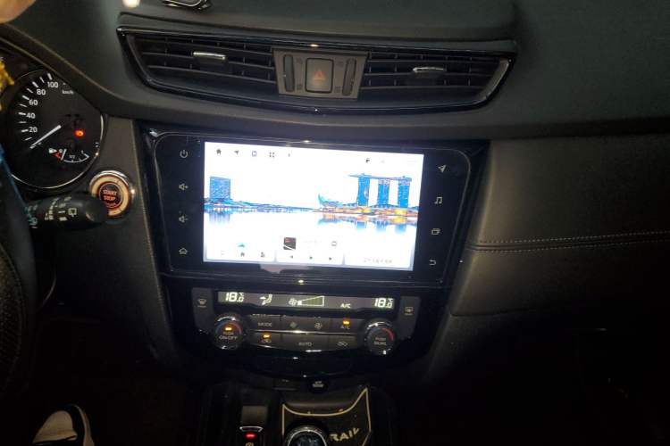 Used Nissan X-Trail 2021 2.0L CVT 2WD XL ITS SmartConnect Comfort Edition Audio And AC Panel