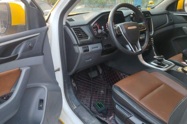 Used SAIC MAXUS T70 2020 2.0T Gasoline Automatic Two-Wheel Drive Comfort Edition Standard Cab High Ground Clearance Driver Seat