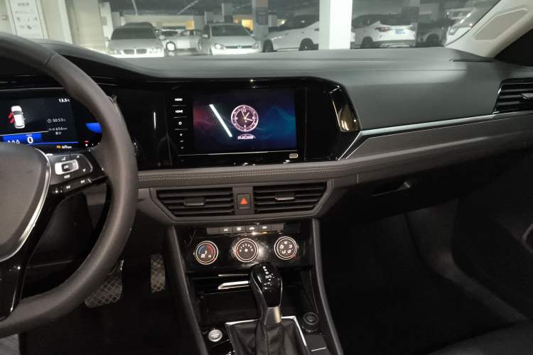 Used Volkswagen Sagitar 2022 280TSI DSG Excellence Edition Audio And AC Panel