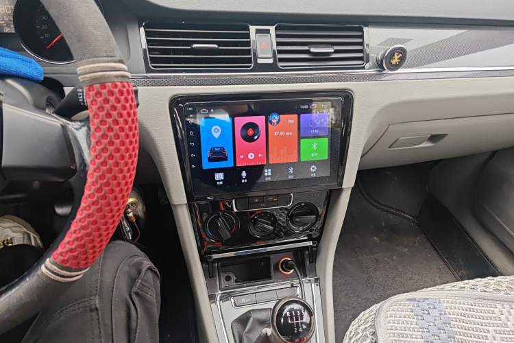 Used Volkswagen Bora 2014 1.6L Manual Fashion Edition
