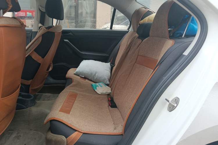 Used Volkswagen Jetta 2015 Zhuihui Edition 1.4L Manual Fashion Model Left Rear Seat