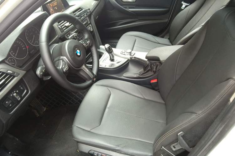 Used BMW 3 Series 2016 320Li Fashion Model Left Front Seat