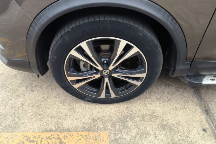 Used Nissan Qashqai 2019 2.0L CVT Luxury Edition Left Front Wheel Hub