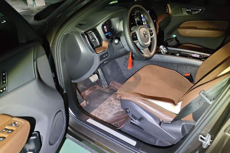 Used Volvo XC60 New Energy 2024 T8 Plug-in Hybrid Long-Range All-Wheel Drive Smart Luxury Edition
