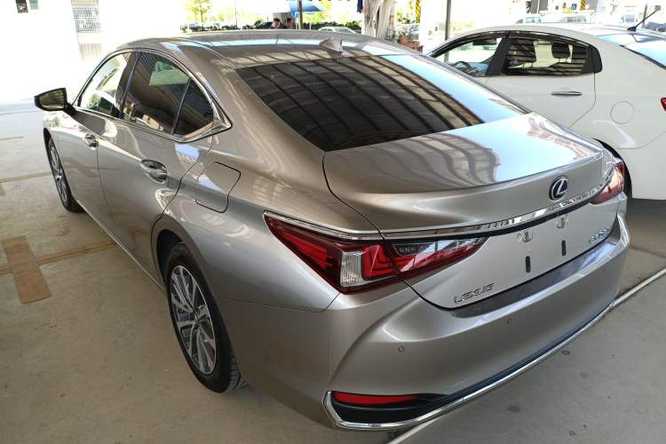 Used Lexus ES 2021 200 Excellence Edition
