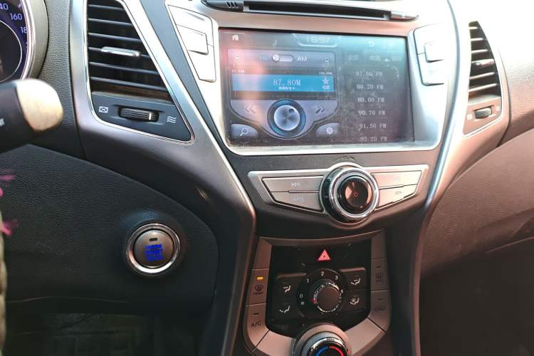 Used Hyundai Elantra (5th Generation / Langdong) 2012 1.6L Manual Leading Model