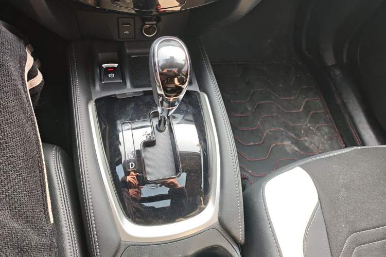 Used Nissan X-Trail 2023 Classic 2.0L Two-Wheel Drive Smart Connect Premium Edition
