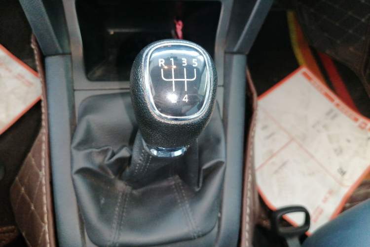 Used Skoda Yeti 2017 1.6L Manual Front-Wheel-Drive Version
