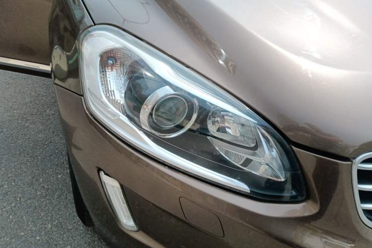 Used Volvo XC60 2016 T5 Smart Version Right Front Headlight