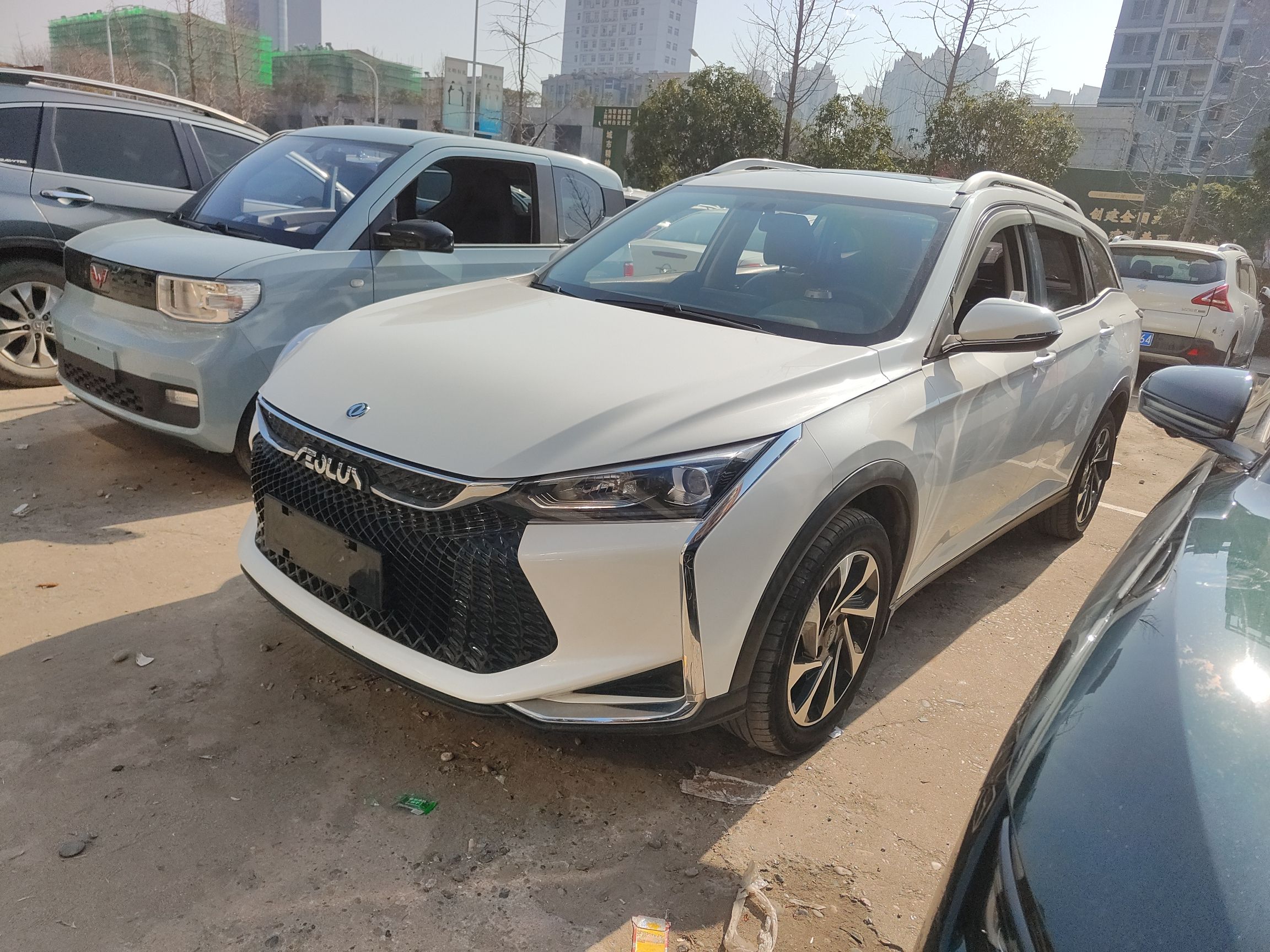 Под передней частью автомобиля