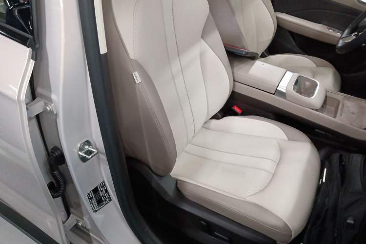 Used MG ES5 2025 525max Rear-Drive Intelligent Driving Version Right Front Seat