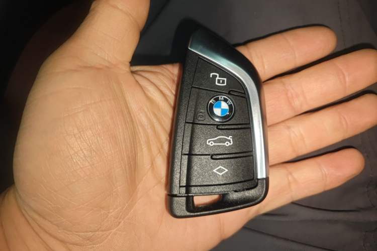 Used BMW 3 Series 2025 330Li M Sport Shadowline Package Vehicle Key