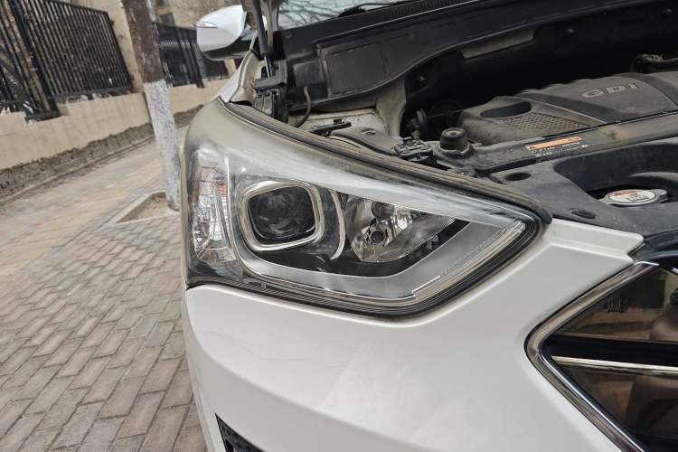 Used Hyundai Santa Fe 2013 2.4L Automatic Two-Wheel Drive Smart Version
