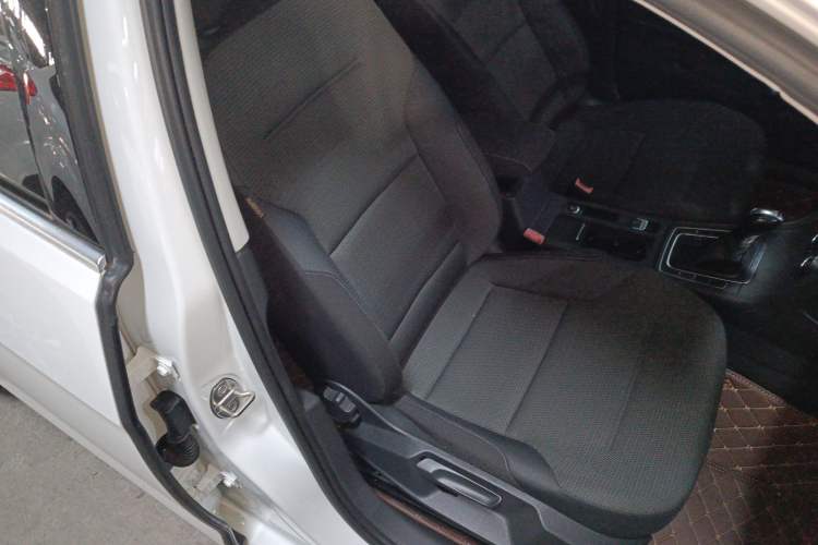 Used Volkswagen Golf 2016 230TSI Automatic Comfort Version
