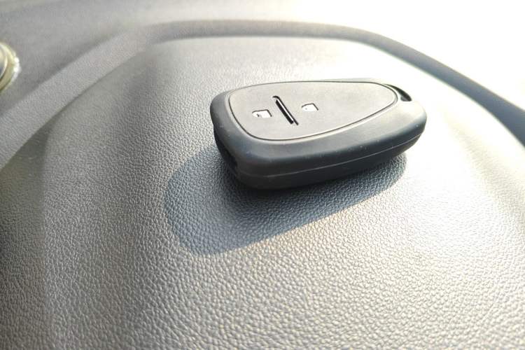 Used Chevrolet Trax 2019 Redline 325T Automatic Fun Edition China VI Standard Vehicle Key