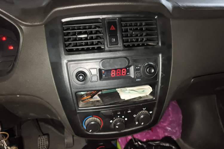 Used Wuling Rongguang 2019 1.2L S Van Standard Model with 5 Seats Audio And AC Panel