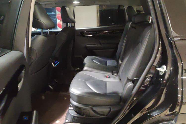 Used Toyota Highlander 2022 Dual-Engine 2.5L Four-Wheel Drive Prestige Version 7 Seats
