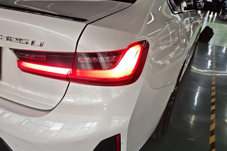 Used BMW 3 Series 2024 325Li M Sport Night Edition Package Right Rear Taillight