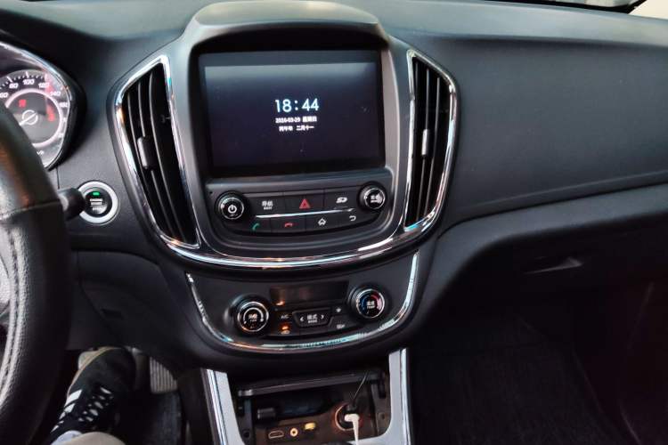 Used Baojun 560 2016 1.5T Manual Luxury Model