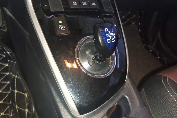 Used Toyota Corolla 2018 Dual-Engine 1.8L E-CVT Smart Edition
