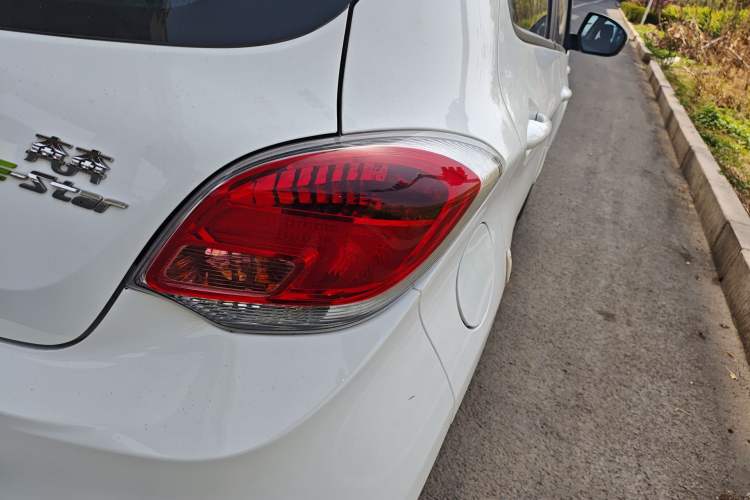 Used CHANGAN OSHAN Benni E-Star 2022 Qingxin Edition Colorful Model Lithium-NMC Right Rear Taillight
