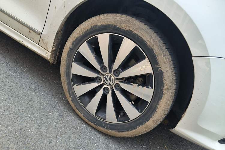 Used Volkswagen Sagitar 2017 230TSI Automatic Comfort Version
