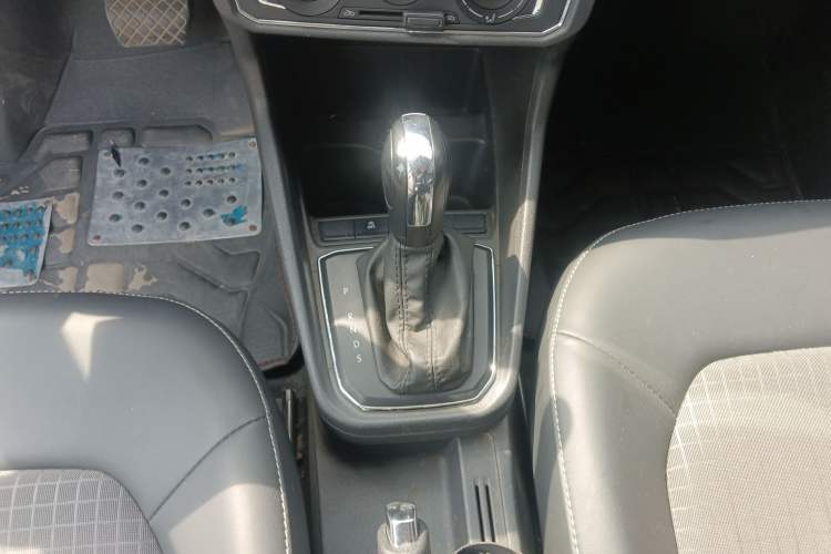 Used Volkswagen Santana 2018 1.5L Automatic Comfort Edition Gear Lever