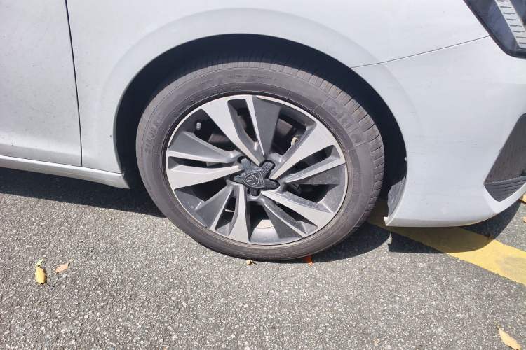 Used Peugeot 408 2024 360THP "Da Da" Model – Latou Edition Right Front Wheel Hub