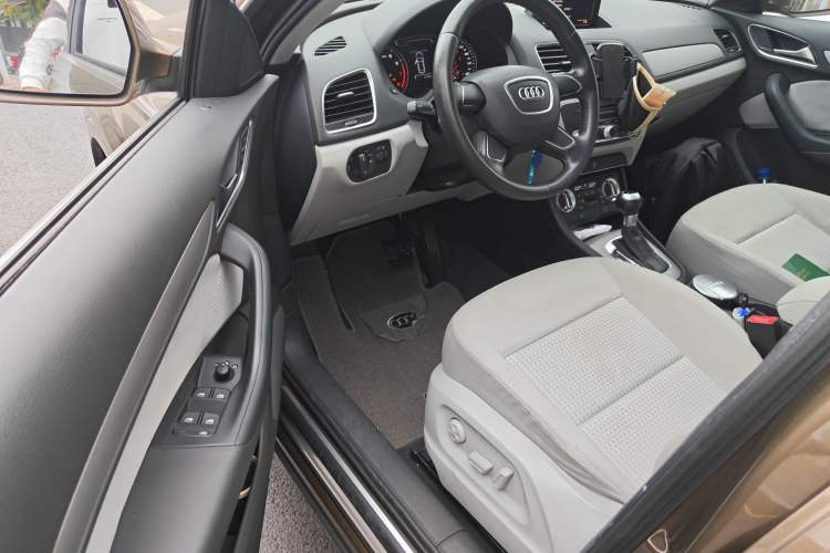 Used Audi Q3 2013 35 TFSI Ambition Edition Driver Seat