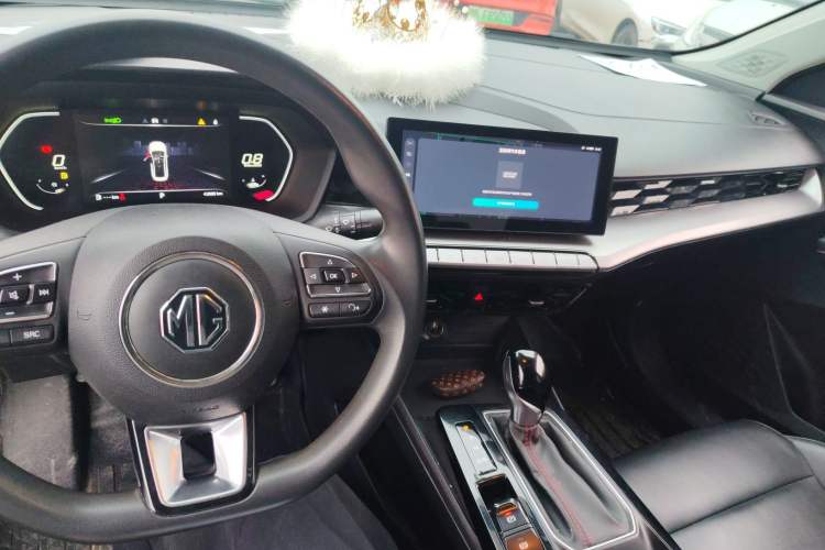 Used MG 5 2021 Revised Version 180 DVVT CVT Youth Luxury Edition Center Console