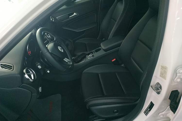 Used Mercedes-Benz GLA 2017 GLA 200 Fashion Model Left Front Seat