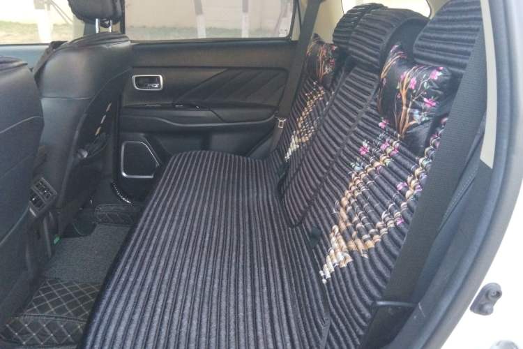 Used Mitsubishi Outlander 2019 2.0L Two-Wheel Drive Comfort Edition 5 Seats China VI Standard Left Rear Seat